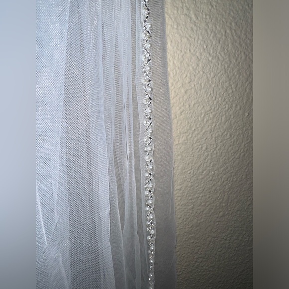 Wedding Veil Pearls & Crystals Beaded Edge, Fingertip Length 38.5” Bridal Veil - Picture 7 of 16